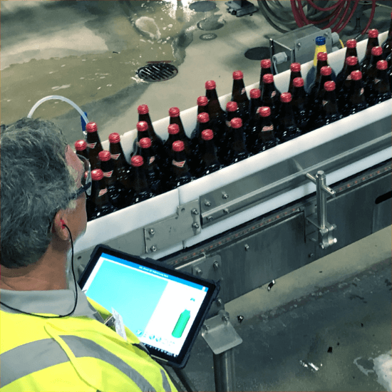 masitek-employee-using-sensor